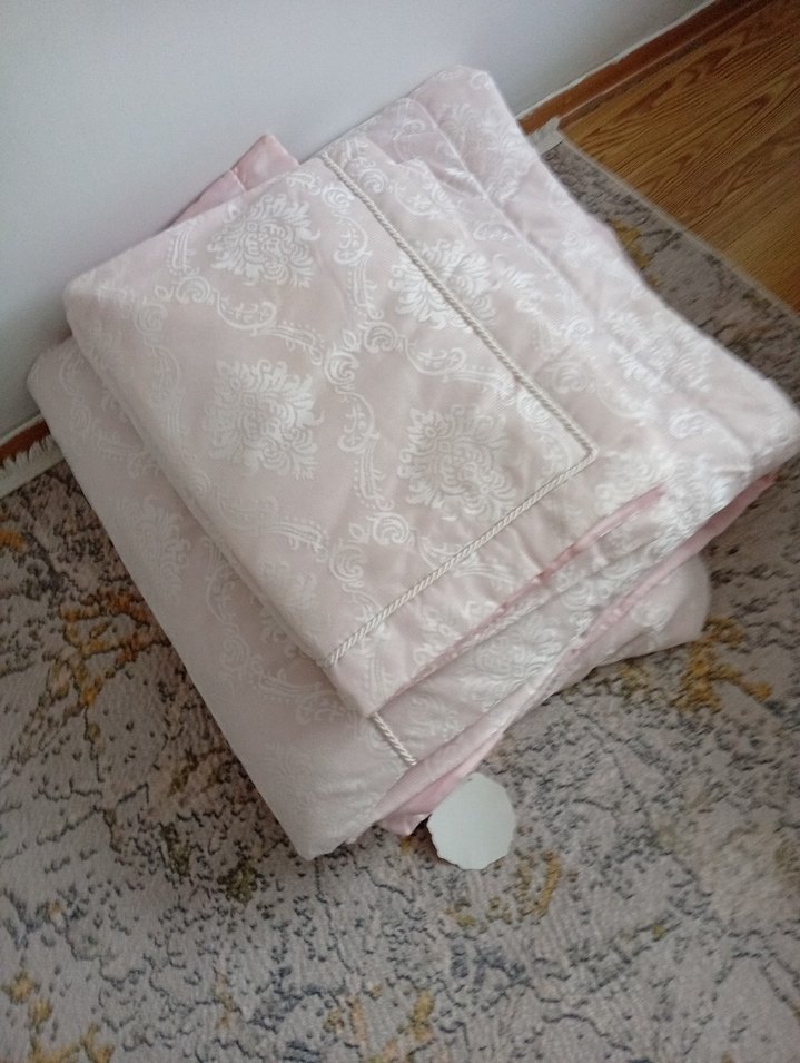 Nakışlı Pembe Yatak Örtüsü - Görsel 2