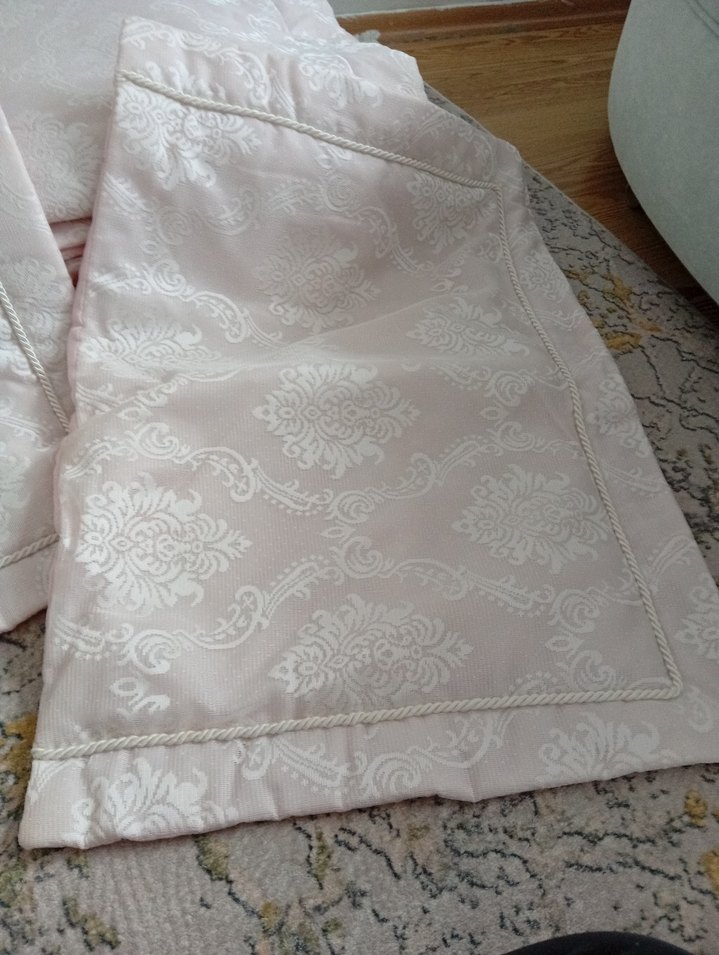 Nakışlı Pembe Yatak Örtüsü - Görsel 3