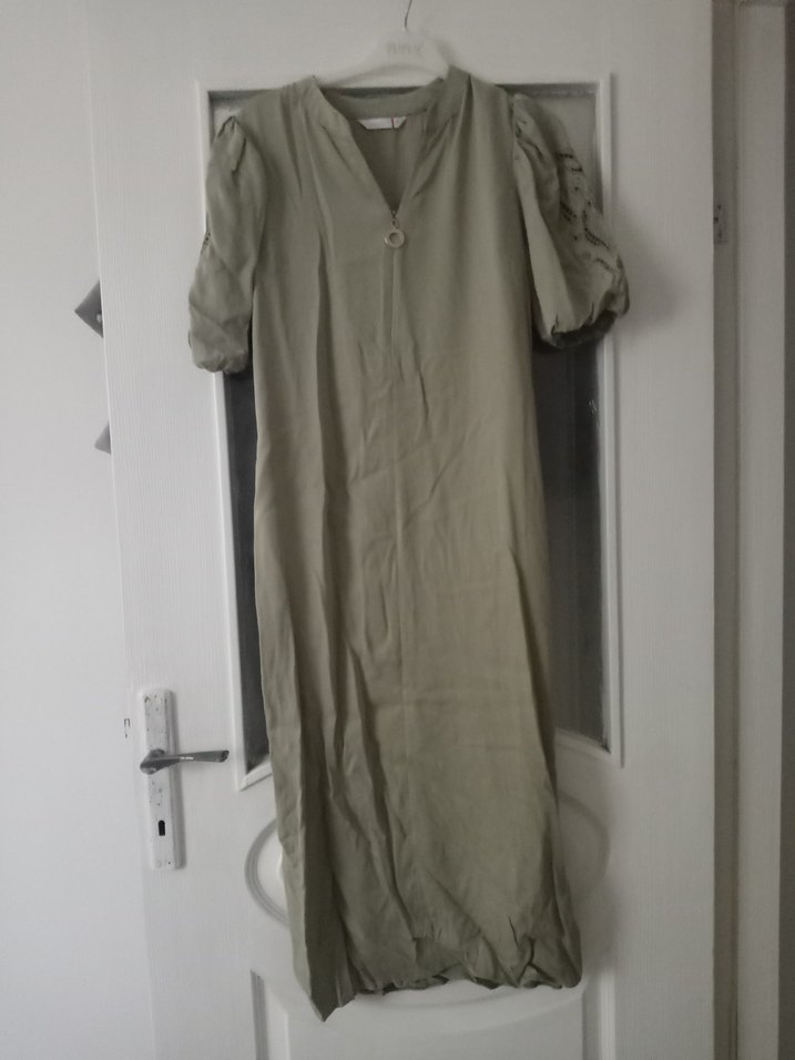 Gri V Yaka Düğmeli Uzun Kadın Elbisesi - Görsel 4