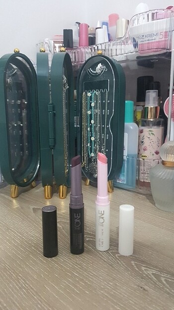 Oriflame ruj ve dudak balmı