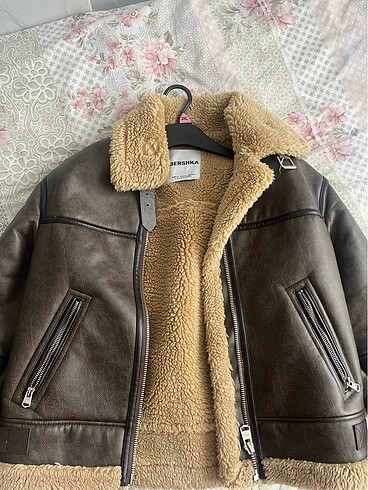 Bershka mont