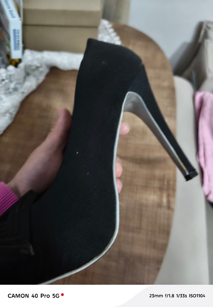 Siyah Piliseli Dolgu Topuk Kadın Abiye Ayakkabı - Görsel 2