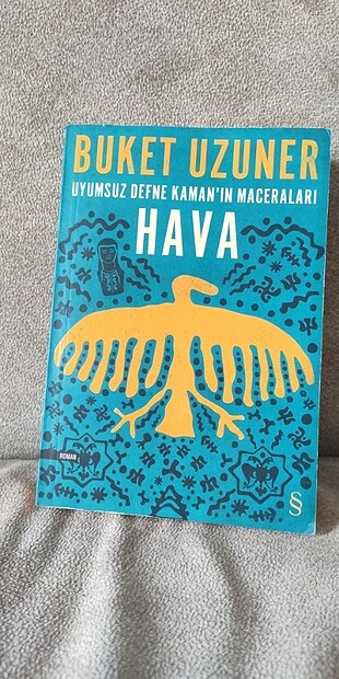 Buket Uzuner Uyumsuz Defne Kaman'ın Maceraları - Hava