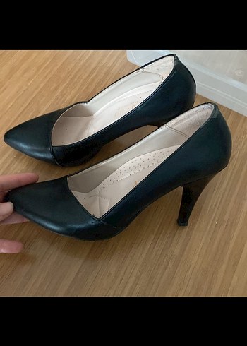 Siyah topuklu ayakkabı - Görsel 3