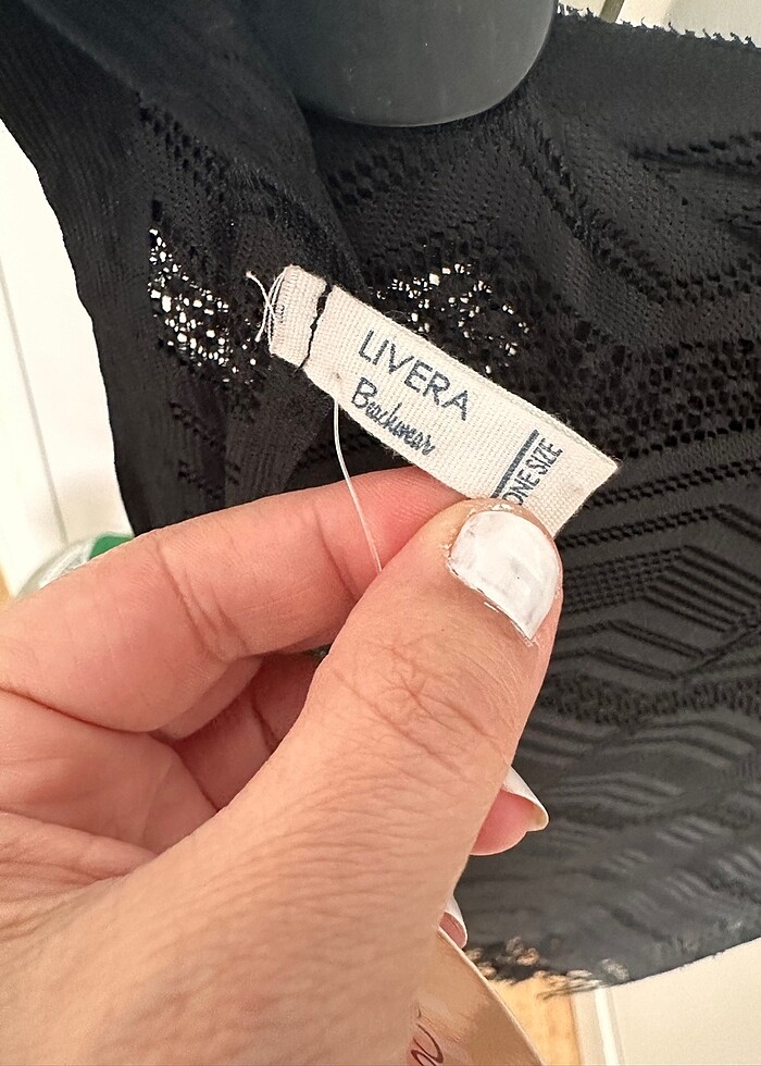 Sıfır Etiketli Siyah Püsküllü Pareo - Görsel 3