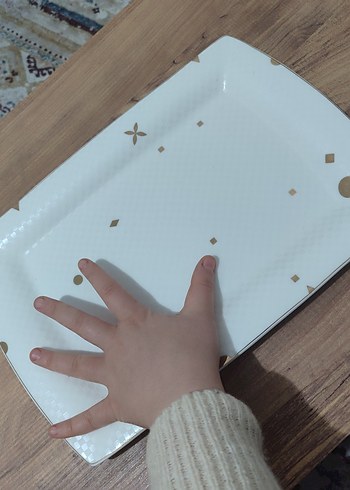 Beyaz ve parlak desenli servis tabağı - Görsel 3