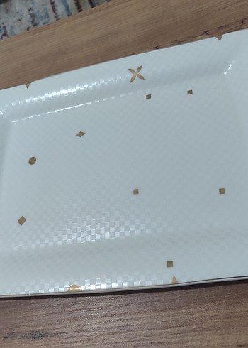 Beyaz ve parlak desenli servis tabağı - Görsel 2