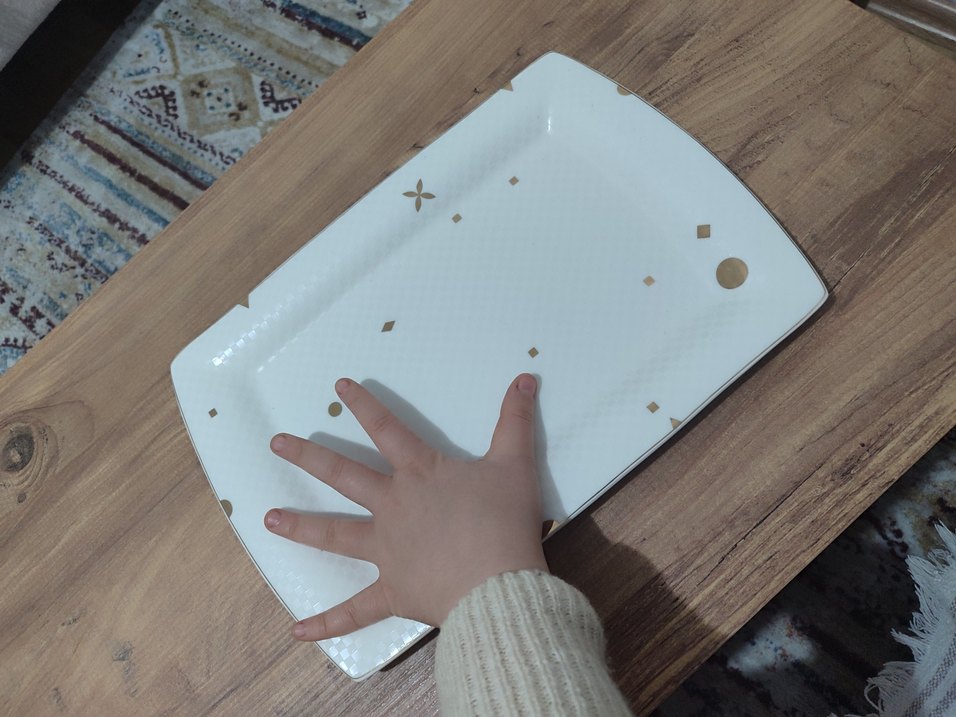 Beyaz ve parlak desenli servis tabağı - Görsel 3