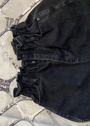 Kemer Detaylı Siyah Kadın Denim şort