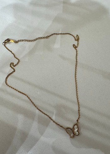 Altın Renk Zincir Detaylı Kelebek Kolye - Görsel 3