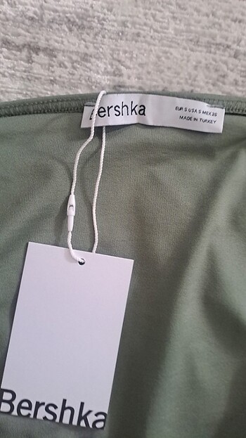 Bershka Yepyeni etiketli elbise.