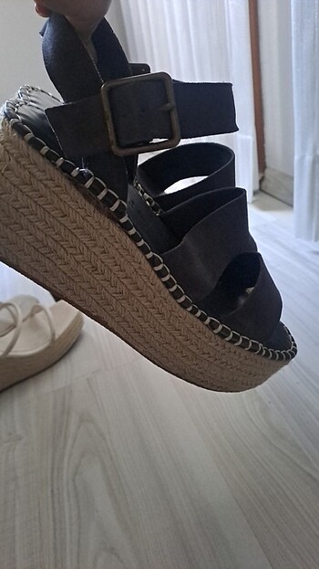 Pull and Bear Yepyeni sandalet.