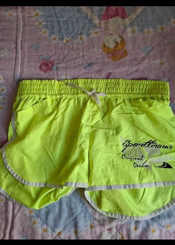 Sarı deniz şortu