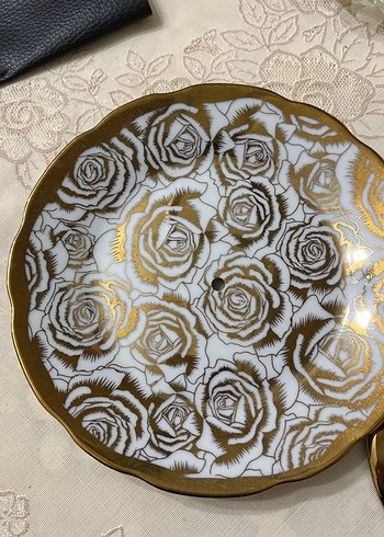 Altın Çiçek Desenli Porselen Tabaklar - Görsel 3