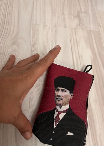 Diğer Ataturk Baskili Kirmizi Fermuarli Kucuk Canta