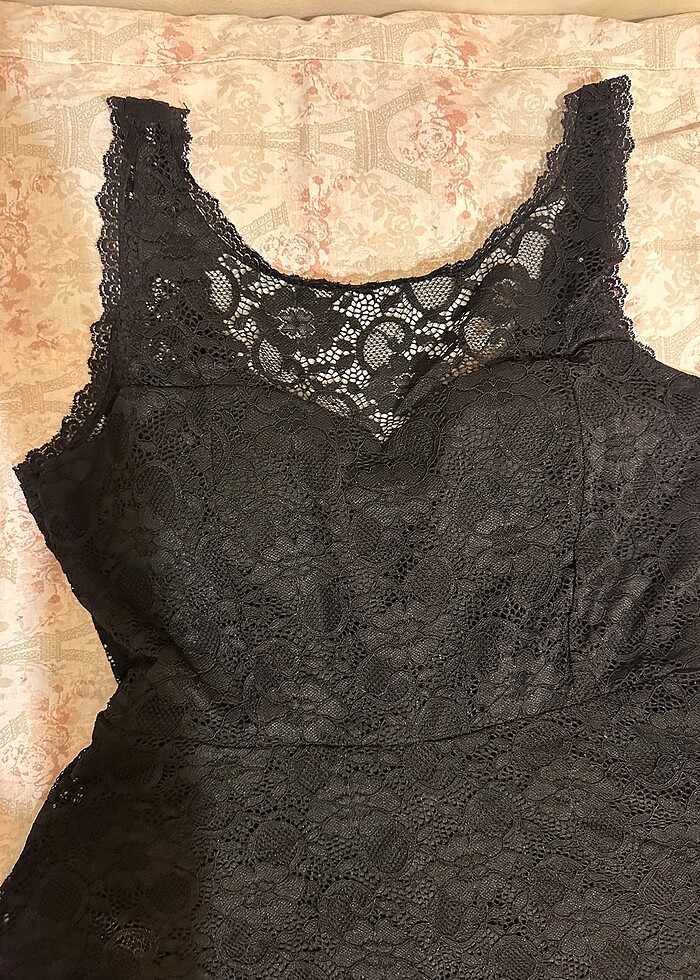 Güpürlü mini elbise - Görsel 2