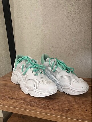 Sneakers ayakkabı