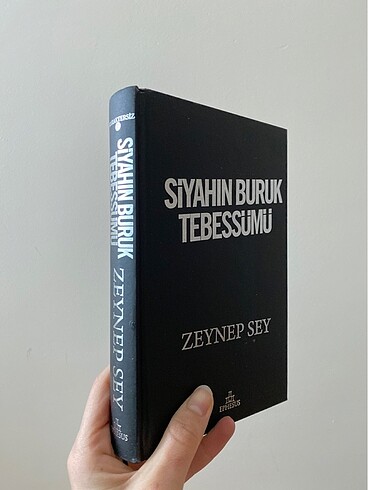 Beden Renk Zeynep sey siyahın buruk tebessümü kitap