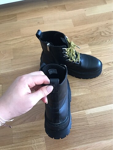 38 Beden siyah Renk Bağcıklı bot