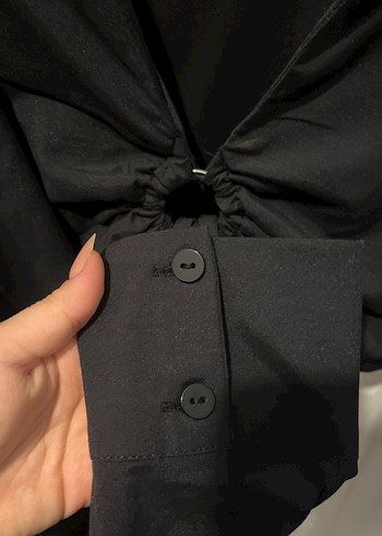 Siyah V Yaka Uzun Kollu Düğmeli Bluz - Görsel 4