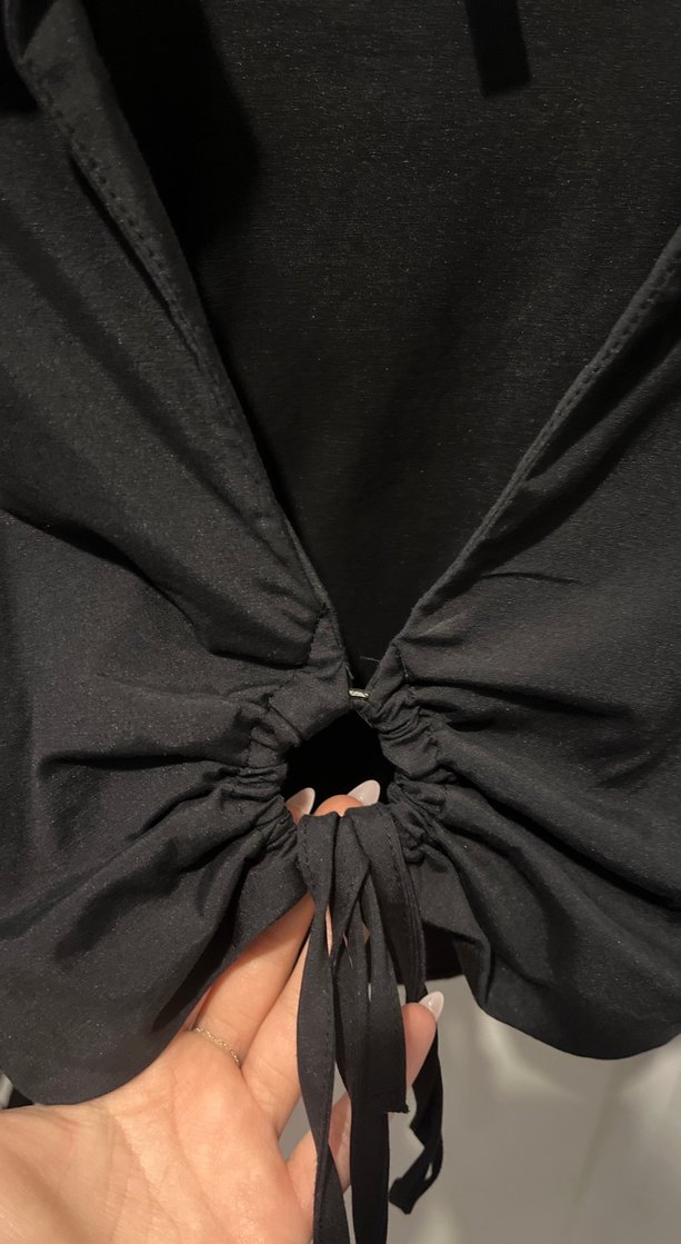 Siyah V Yaka Uzun Kollu Düğmeli Bluz - Görsel 3