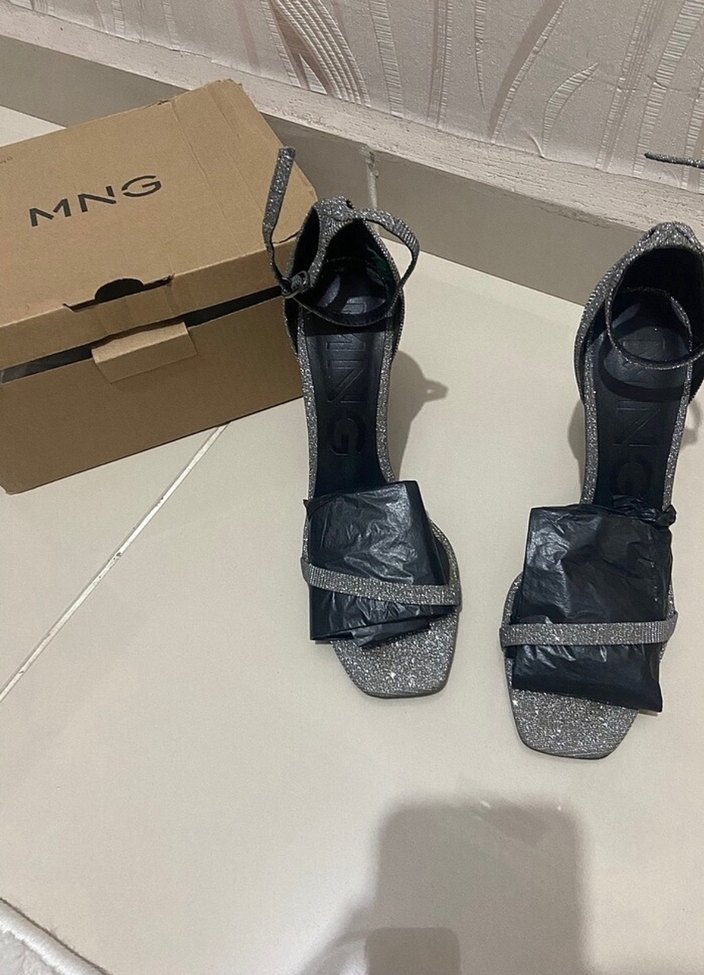 Gri Yılan Desenli Stiletto Topuklu Kadın Ayakkabı giyildi - Görsel 2