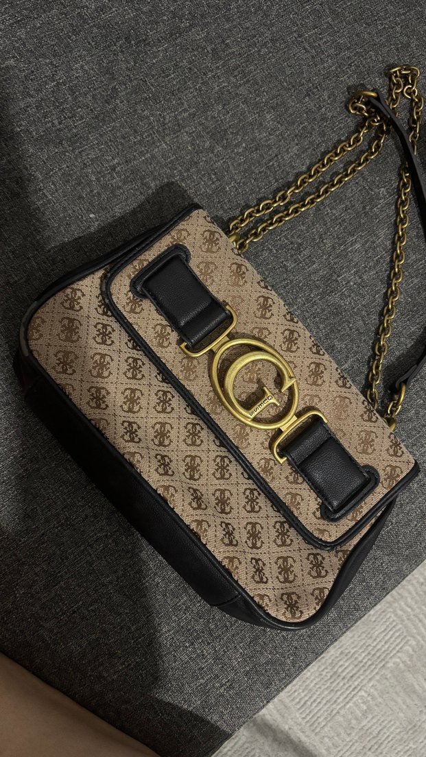 Zincir KadınÇanta kusuru vardır ama yaptırılabilir orj guess - Görsel 5