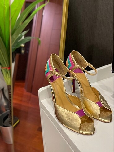 37 Beden altın Renk Nine West Abiye Ayakkabı