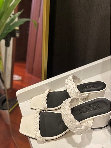 Topuklu Beyaz Terlik - Görsel 3