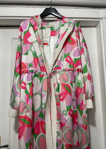 Kadın Renkli Uzun Bağcıklı Yağmurluk - Görsel 3