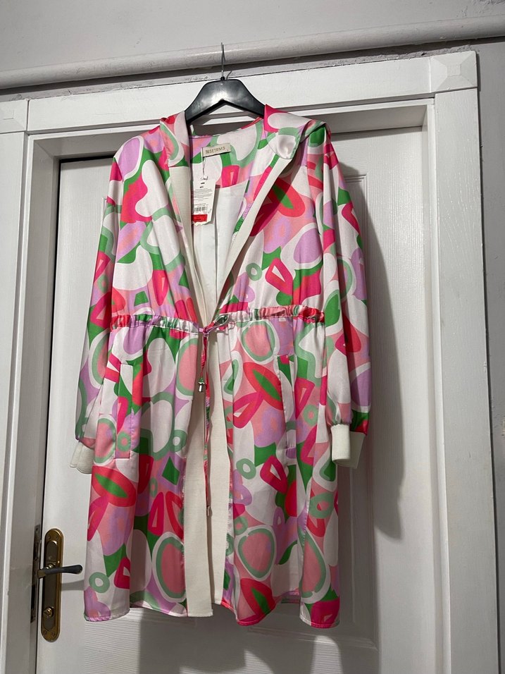 Kadın Renkli Uzun Bağcıklı Yağmurluk - Görsel 2