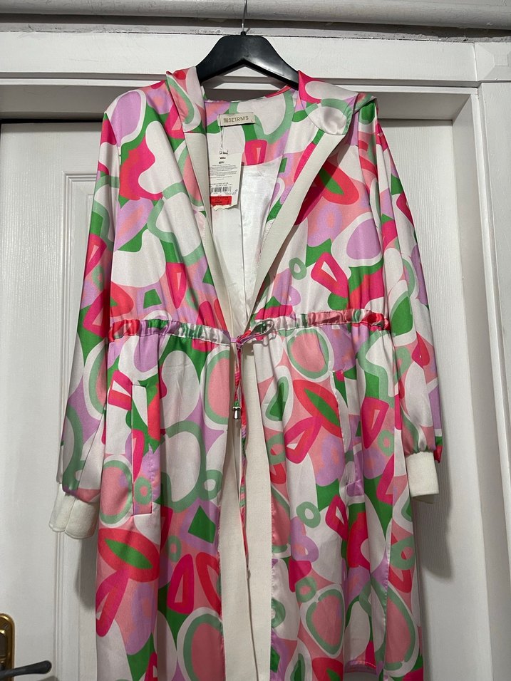 Kadın Renkli Uzun Bağcıklı Yağmurluk - Görsel 3