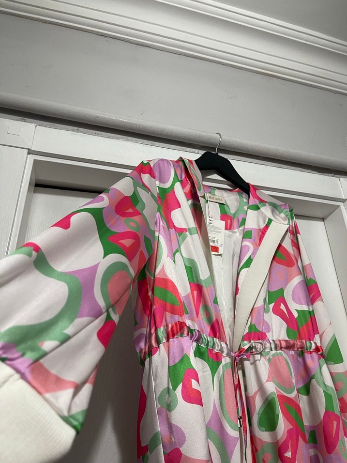 Kadın Renkli Uzun Bağcıklı Yağmurluk - Görsel 4