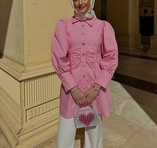 Pembe gömlek
