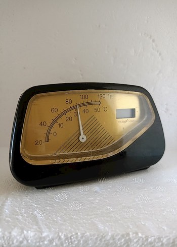 Diğer Altın Renkli Dijital ve Analog Termometreli Saat