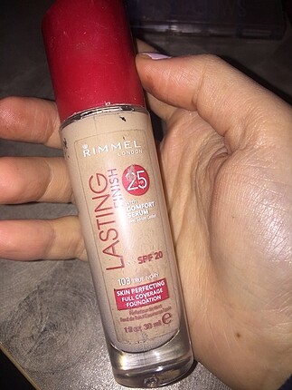 rimmel london lasting finish fondöten