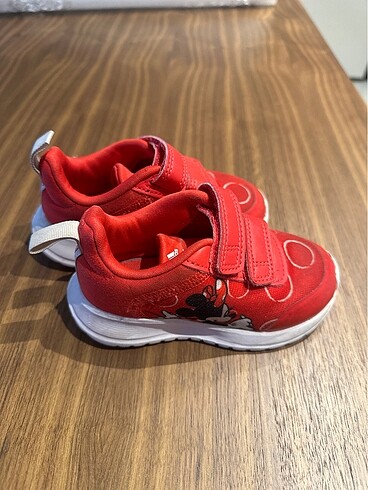 22 Beden Adidas spor ayakkabı