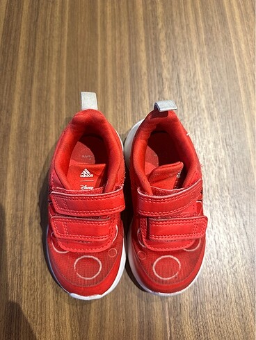 22 Beden kırmızı Renk Adidas spor ayakkabı
