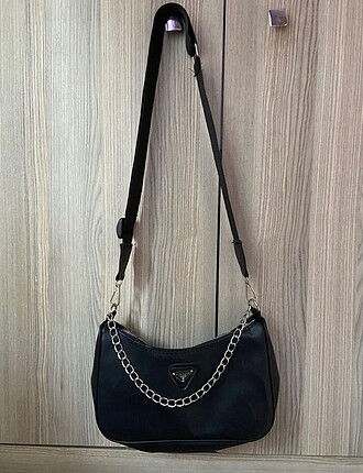 Prada omuz çantası