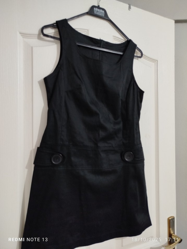 Siyah Kolsuz Düğmeli Midi  Elbise - Görsel 2