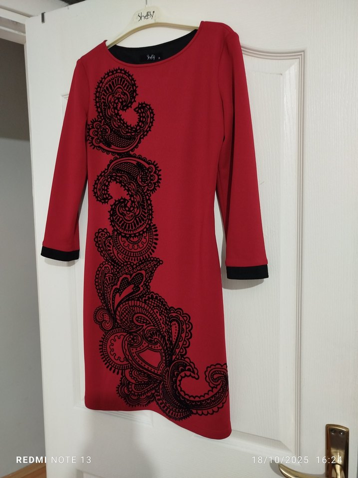 kadife kabartma Detaylı Kırmızı Kadın  Elbise - Görsel 4