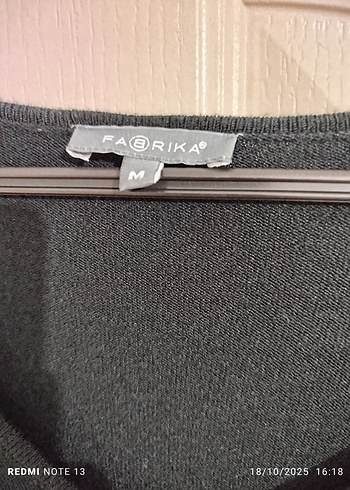 V Yaka Siyah Midi Piliseli Elbise - Görsel 4