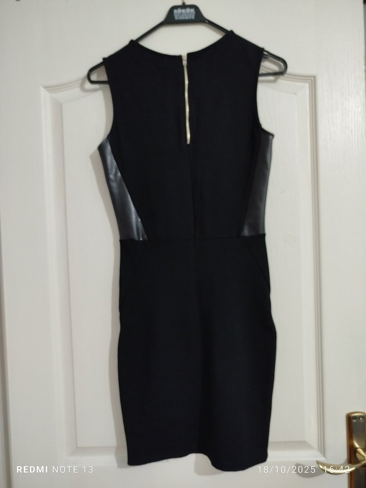 Siyah Deri Detaylı Kemerli Mini Elbise - Görsel 2