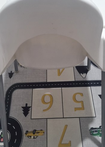 Gri ve Beyaz Bebek Mama Sandalyesi - Görsel 4