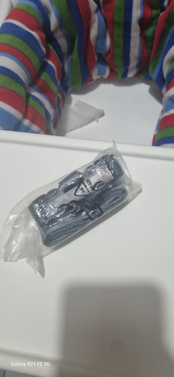 Gri ve Beyaz Bebek Mama Sandalyesi - Görsel 3