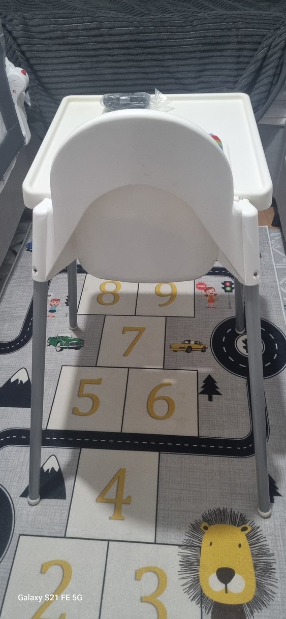 Gri ve Beyaz Bebek Mama Sandalyesi - Görsel 5