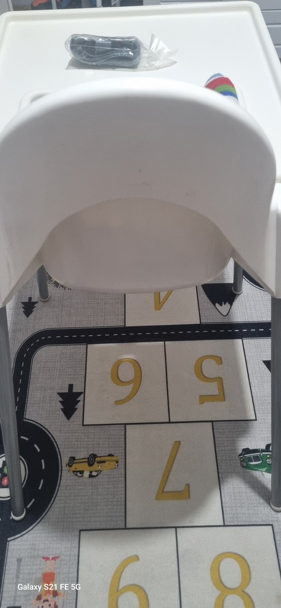 Gri ve Beyaz Bebek Mama Sandalyesi - Görsel 4