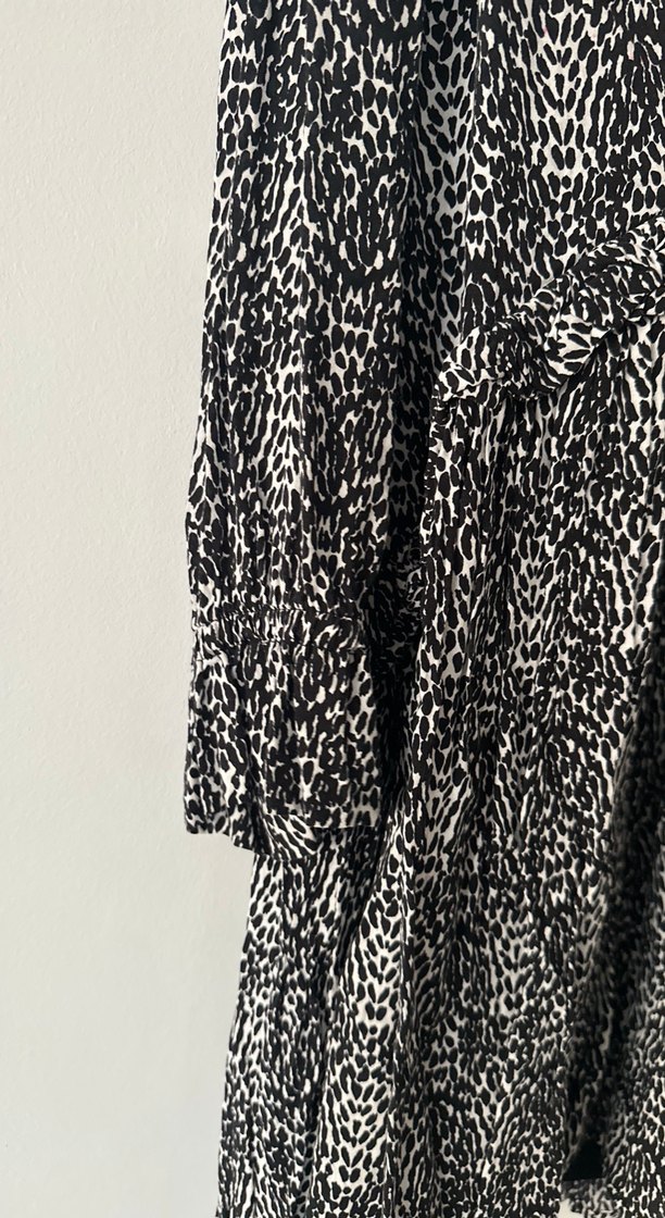 Gri Yılan Desenli Uzun Kollu Pilili Elbise - Görsel 2