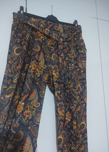 Kemer Detaylı Bohem Desenli Kadın Kısa Pantolon - Görsel 3