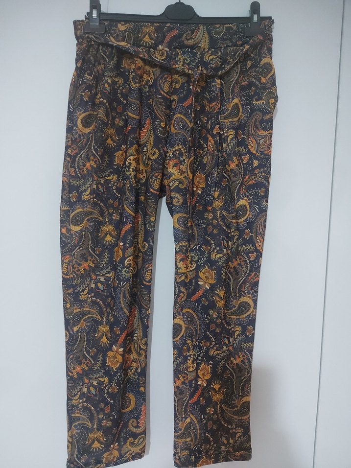 Kemer Detaylı Bohem Desenli Kadın Kısa Pantolon - Görsel 2